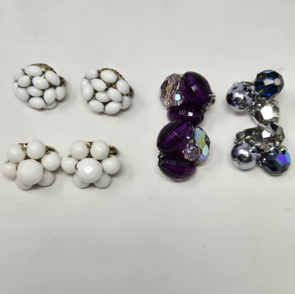 VINTAGE VOGUE EARRING LOT 4 CLIP ON WHITE ENAMEL BEADS PURPLE BLUE WOMEN COSTUME